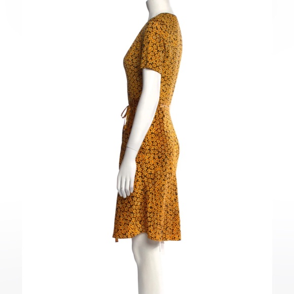 Diane Von Furstenberg Silk Wrap Dress in Buttercup Print - Size 4 - Picture 2 of 13